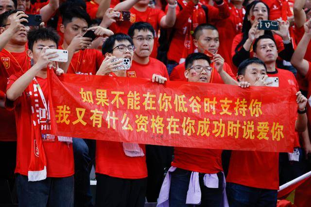 尼蜜狂欢：听说西部要横扫我们？打得这么差都赢！文班比不了老詹